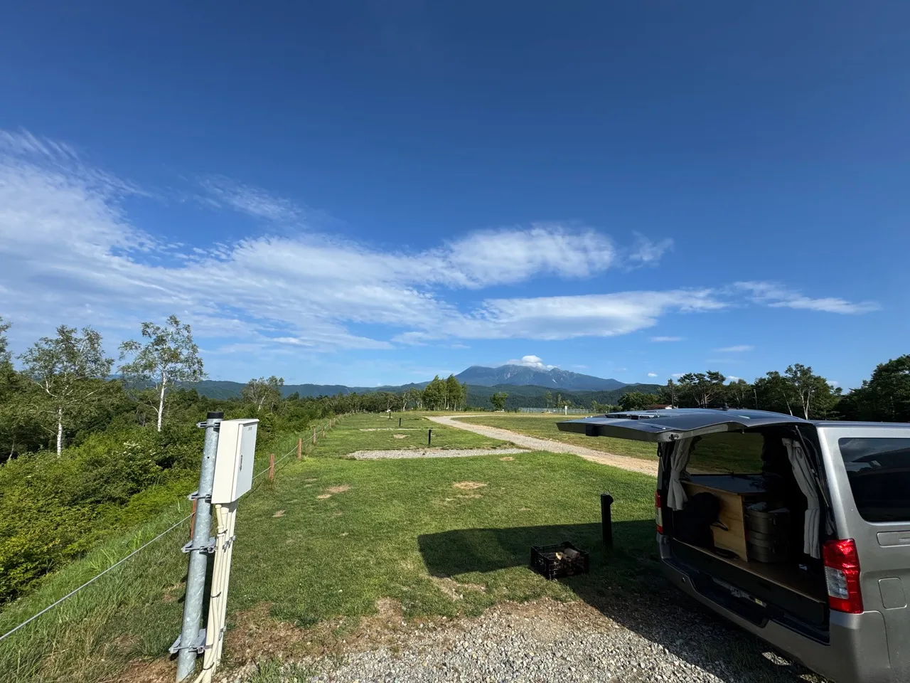N.A.O.高山すずらん高原キャンプ場の電源付きサイトとVan Office